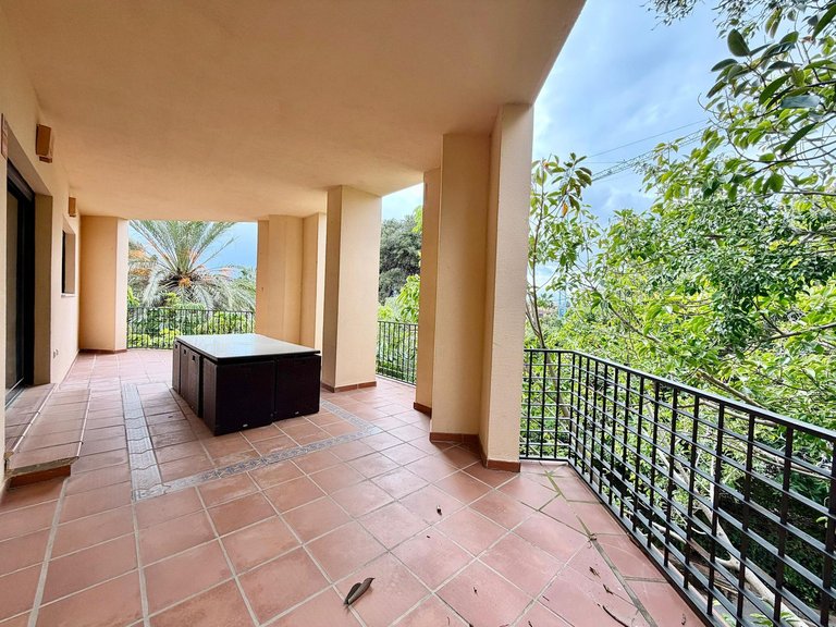 Apartment for Sale in Puerto Banús, Malaga 11