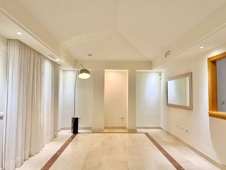 Apartment for Sale in Puerto Banús, Malaga 23