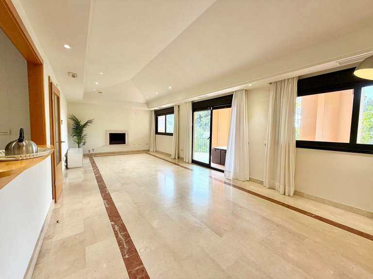Apartment for Sale in Puerto Banús, Malaga 3