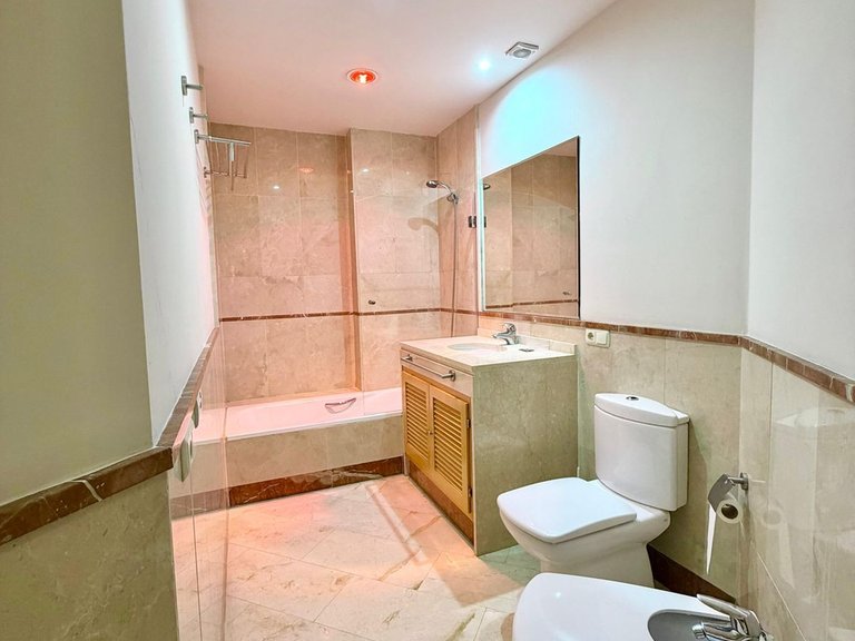 Apartment for Sale in Puerto Banús, Malaga 35