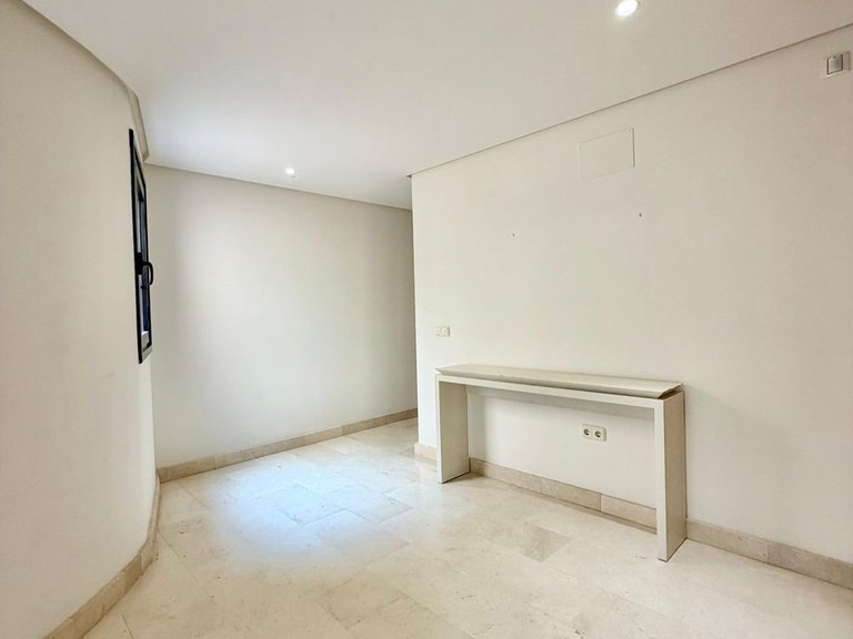 Apartment for Sale in Puerto Banús, Malaga 42