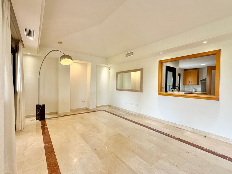 Apartment for Sale in Puerto Banús, Malaga 5