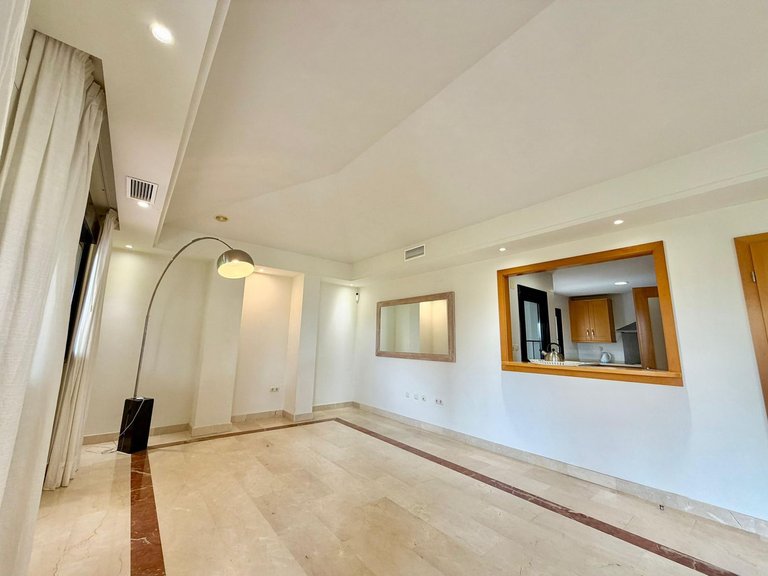 Apartment for Sale in Puerto Banús, Malaga 6