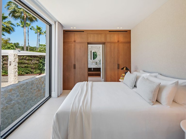 Villa for Sale in Nueva Andalucía, Malaga 18