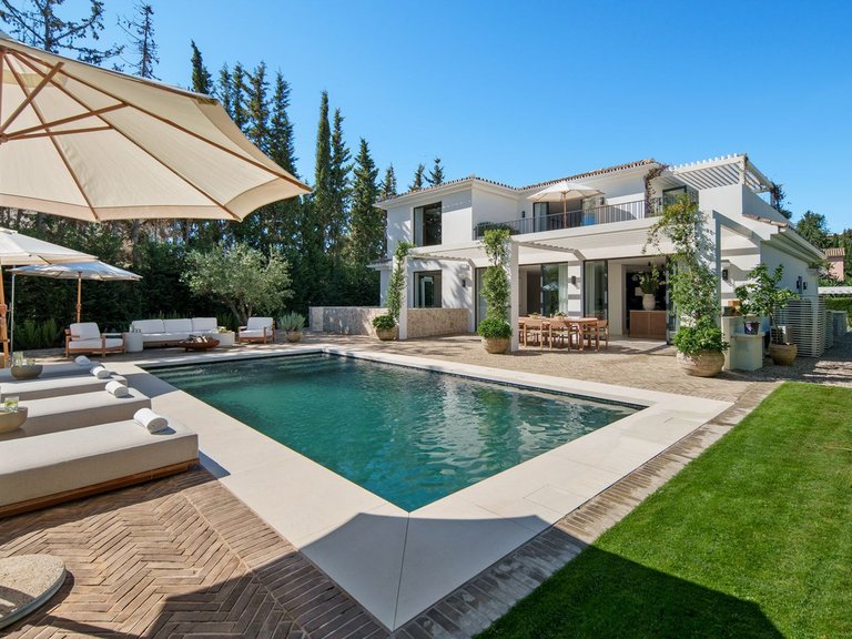 Villa for Sale in Nueva Andalucía, Malaga 2