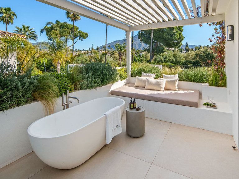 Villa for Sale in Nueva Andalucía, Malaga 24