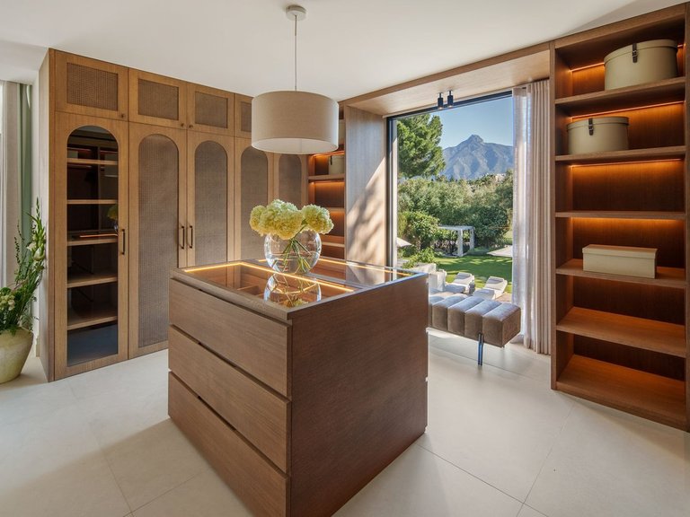 Villa for Sale in Nueva Andalucía, Malaga 25