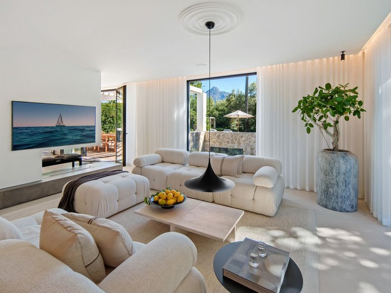 Villa for Sale in Nueva Andalucía, Malaga 3
