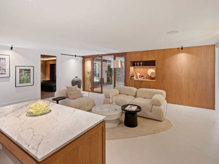 Villa for Sale in Nueva Andalucía, Malaga 35