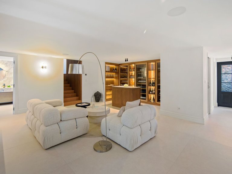 Villa for Sale in Nueva Andalucía, Malaga 36