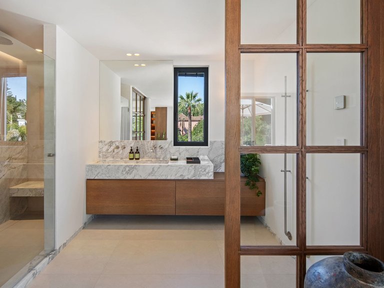 Villa for Sale in Nueva Andalucía, Malaga 38