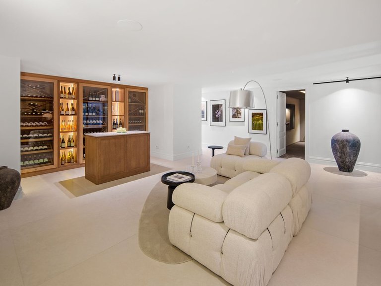 Villa for Sale in Nueva Andalucía, Malaga 39
