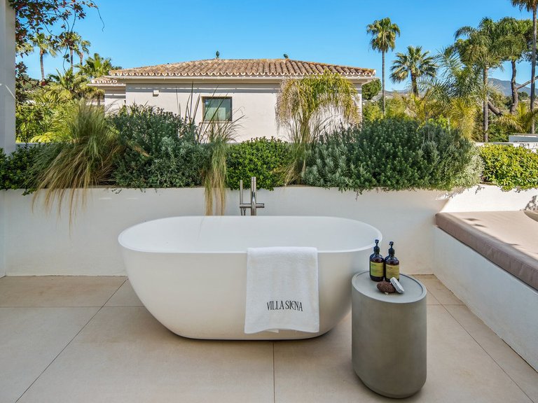 Villa for Sale in Nueva Andalucía, Malaga 44