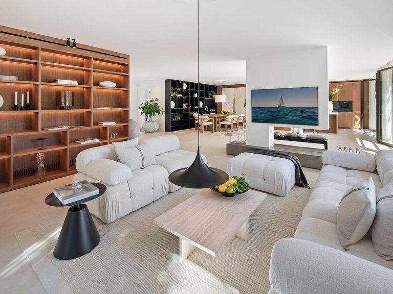 Villa for Sale in Nueva Andalucía, Malaga 5