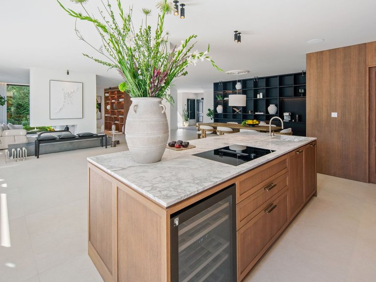 Villa for Sale in Nueva Andalucía, Malaga 9