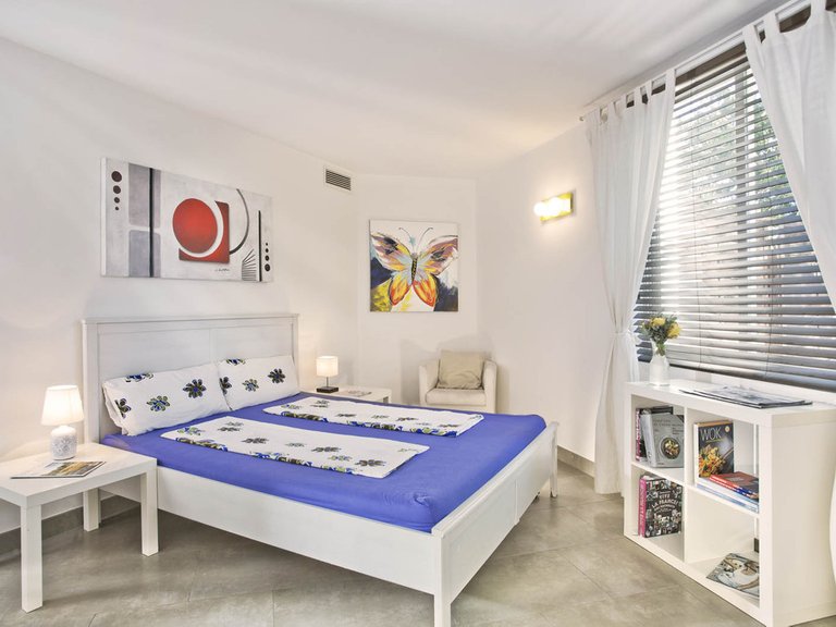 Villa for Sale in Elviria, Malaga 11
