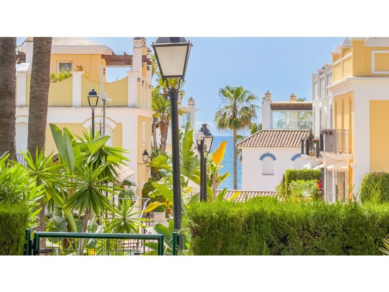 Villa for Sale in Marbella, Malaga 35