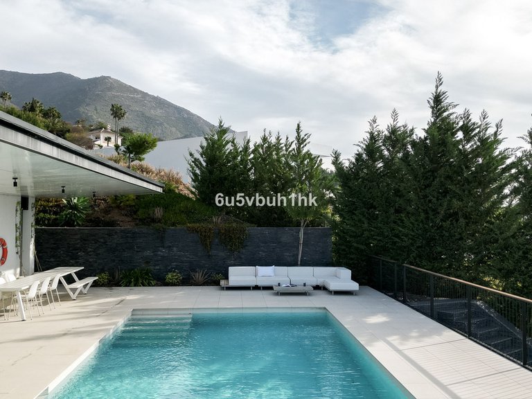Villa for Sale in Valtocado, Malaga 10
