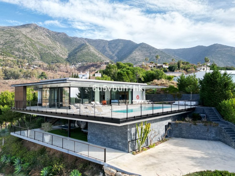 Villa for Sale in Valtocado, Malaga 3