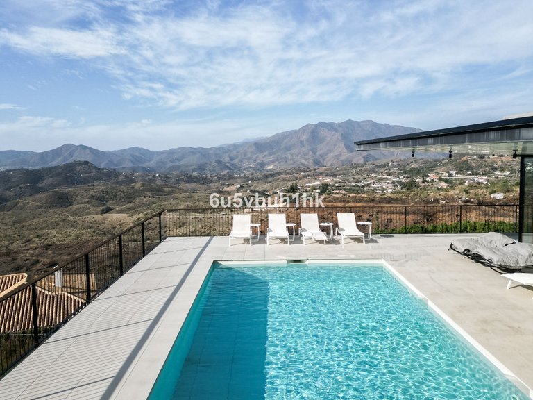 Villa for Sale in Valtocado, Malaga 37