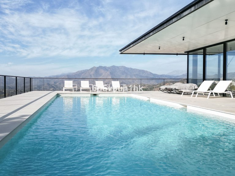 Villa for Sale in Valtocado, Malaga 4