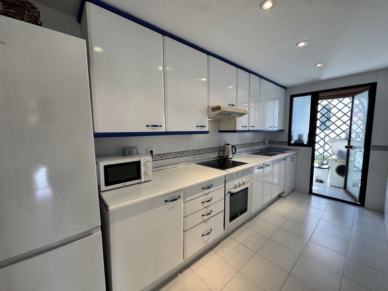 Apartment for Sale in The Golden Mile, Malaga 10