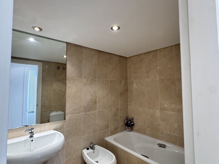 Apartment for Sale in The Golden Mile, Malaga 24