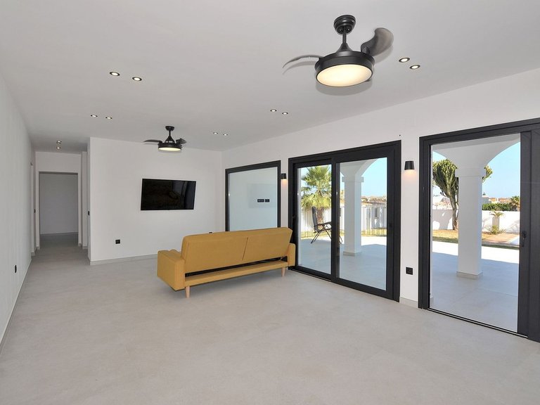 Villa for Sale in El Coto, Malaga 11
