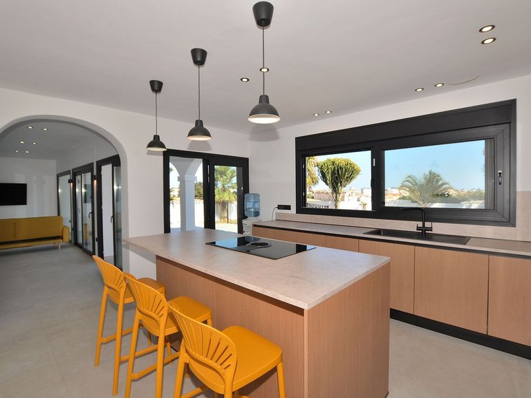 Villa for Sale in El Coto, Malaga 18