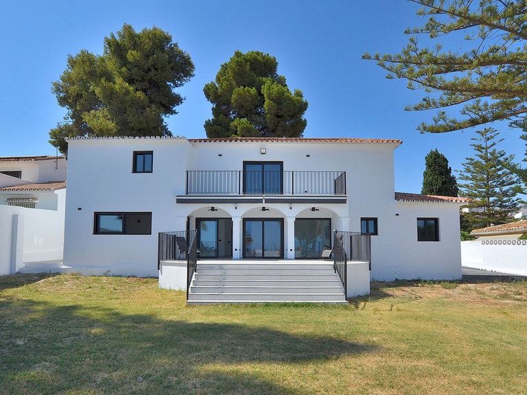 Villa for Sale in El Coto, Malaga 2