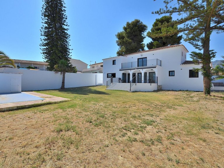 Villa for Sale in El Coto, Malaga 3