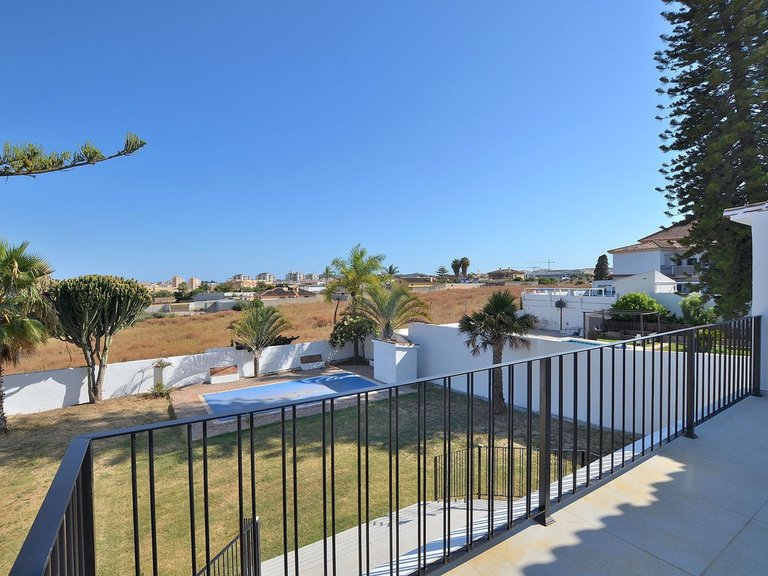Villa for Sale in El Coto, Malaga 37