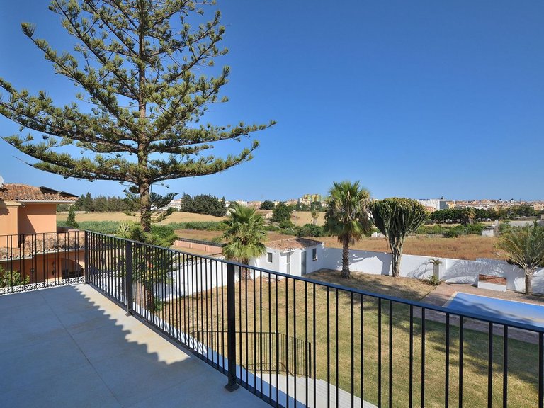Villa for Sale in El Coto, Malaga 39