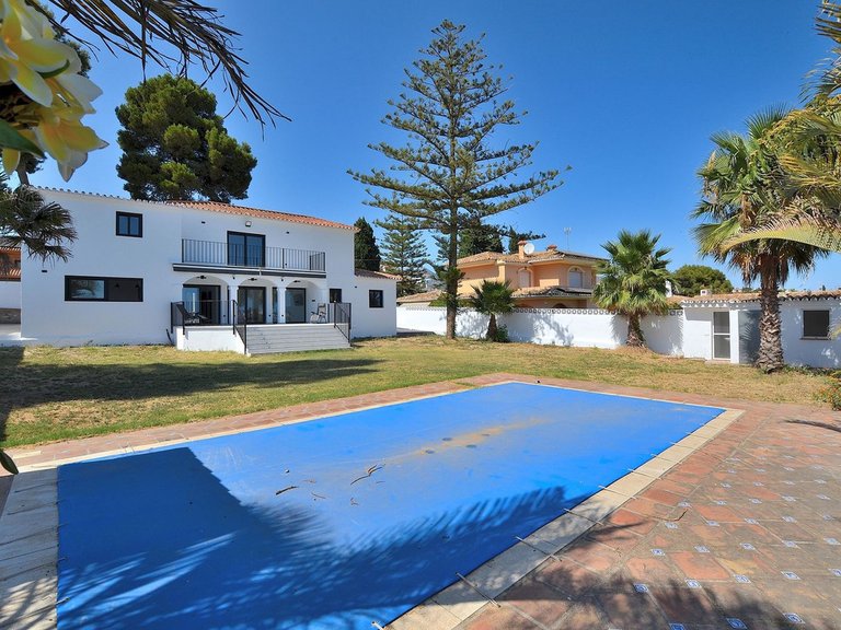 Villa for Sale in El Coto, Malaga 41