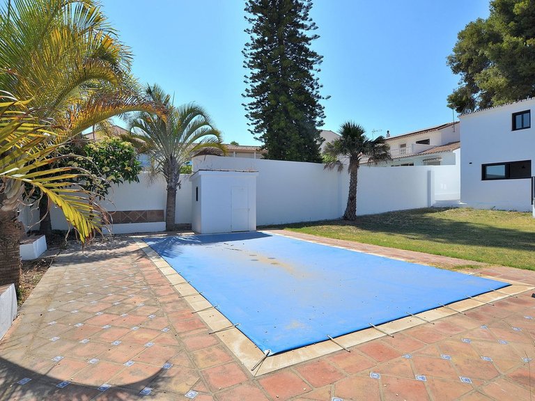 Villa for Sale in El Coto, Malaga 42