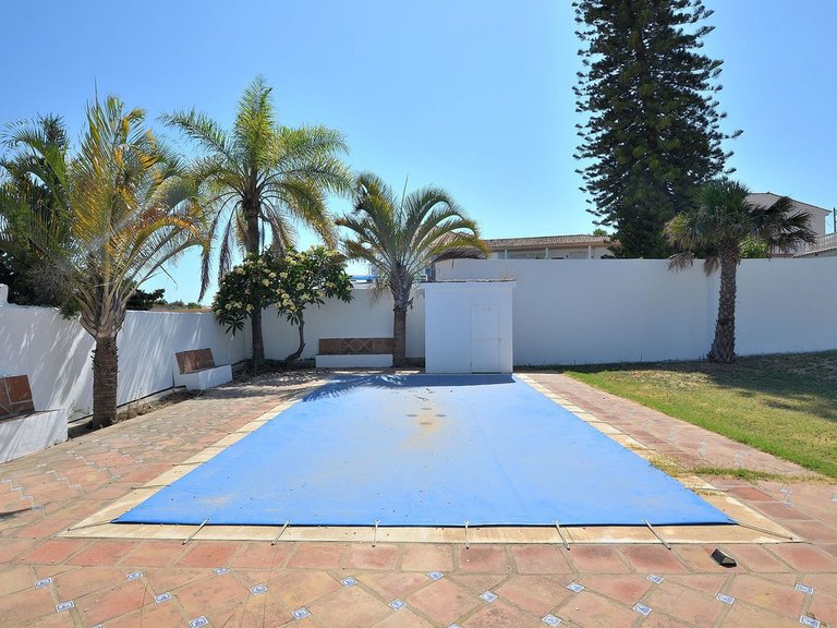Villa for Sale in El Coto, Malaga 43
