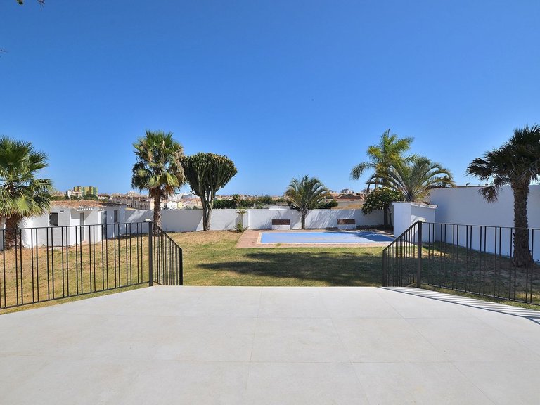 Villa for Sale in El Coto, Malaga 45