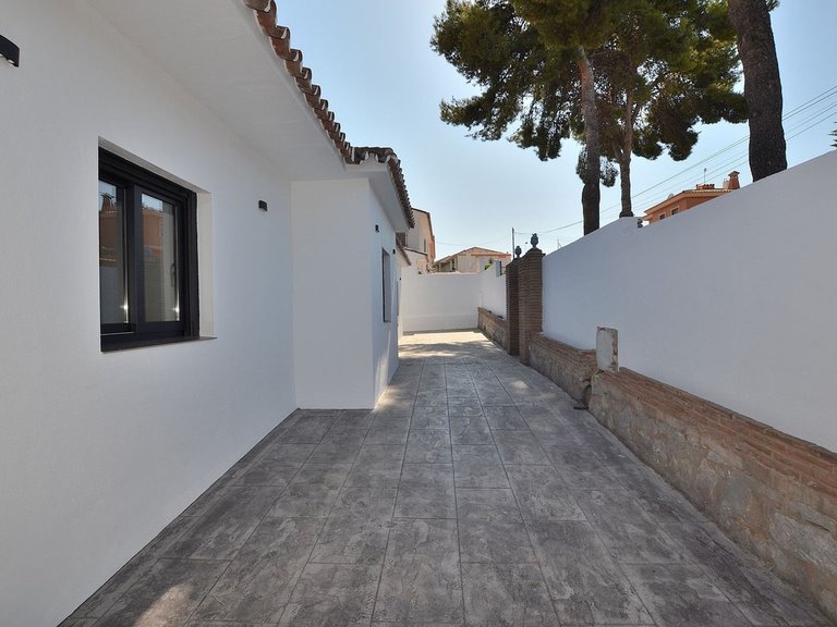 Villa for Sale in El Coto, Malaga 48