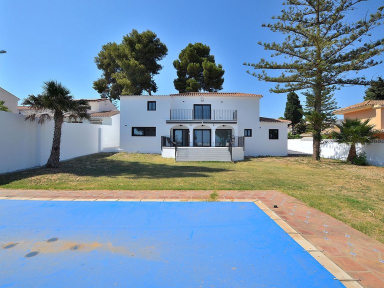Villa for Sale in El Coto, Malaga 49