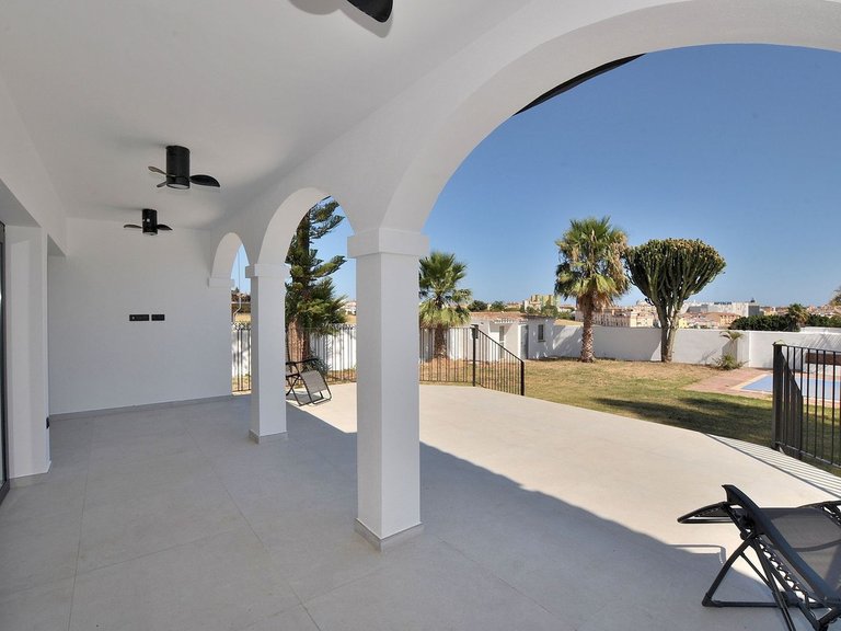 Villa for Sale in El Coto, Malaga 6