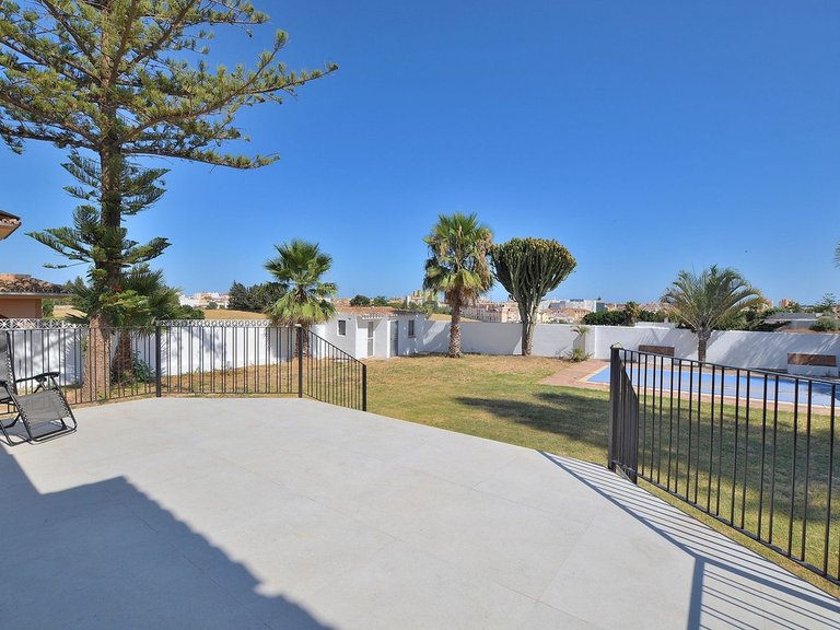 Villa for Sale in El Coto, Malaga 7