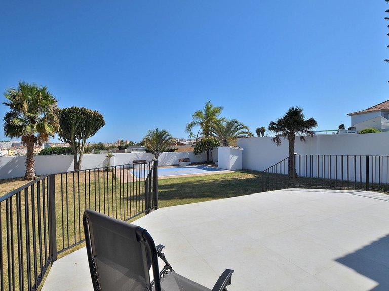 Villa for Sale in El Coto, Malaga 8