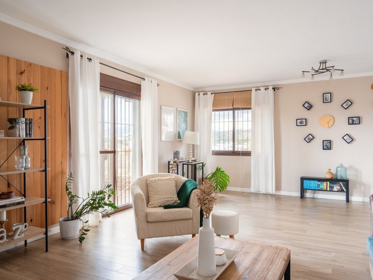 Villa for Sale in Sierrezuela, Malaga 4