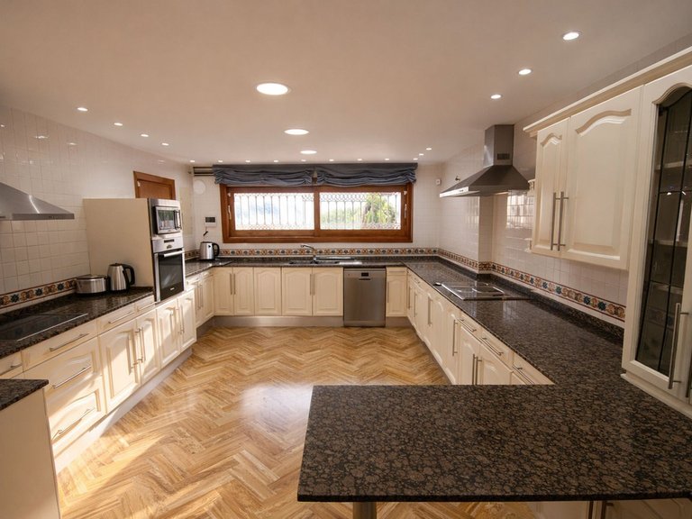 Villa for Sale in Puerto Banús, Malaga 17