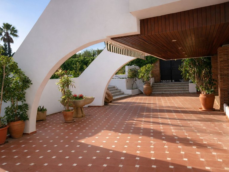 Villa for Sale in Puerto Banús, Malaga 28
