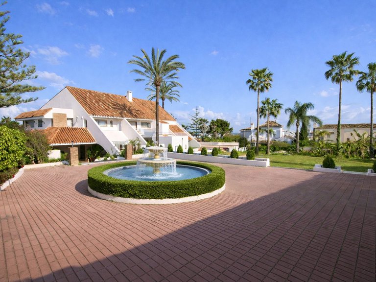 Villa for Sale in Puerto Banús, Malaga 29