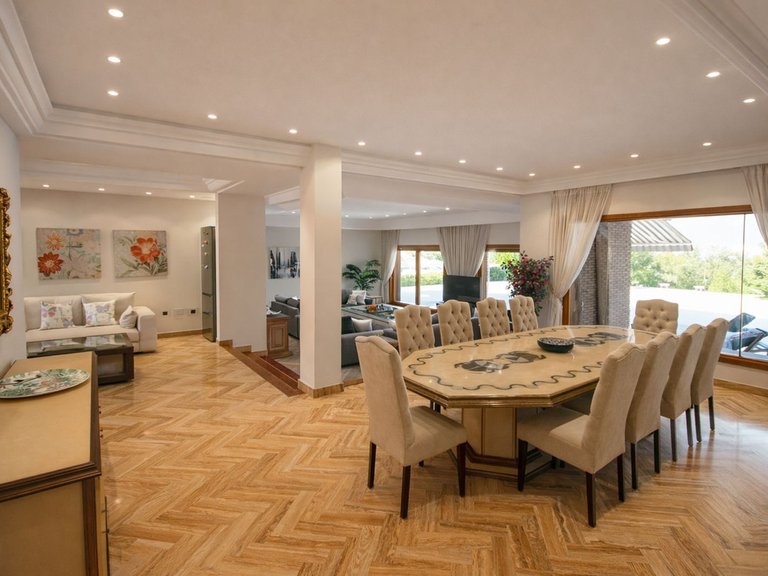 Villa for Sale in Puerto Banús, Malaga 3