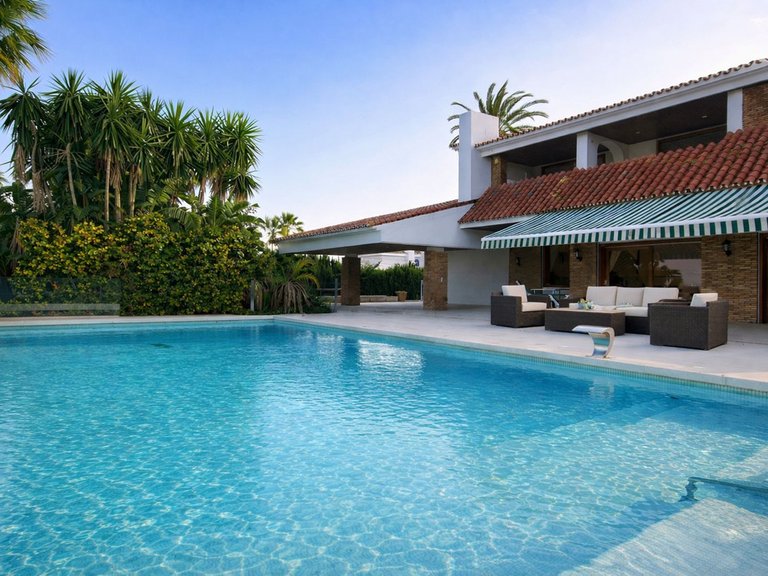 Villa for Sale in Puerto Banús, Malaga 32