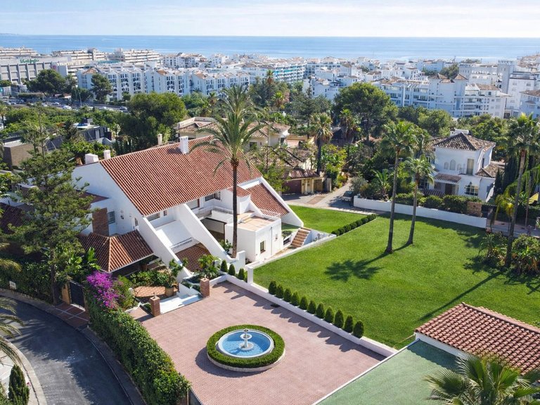 Villa for Sale in Puerto Banús, Malaga 40