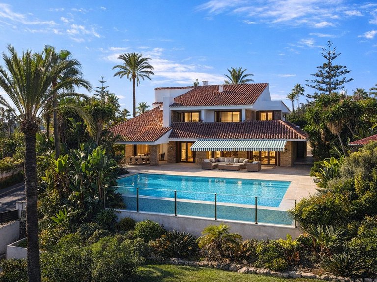 Villa for Sale in Puerto Banús, Malaga 7
